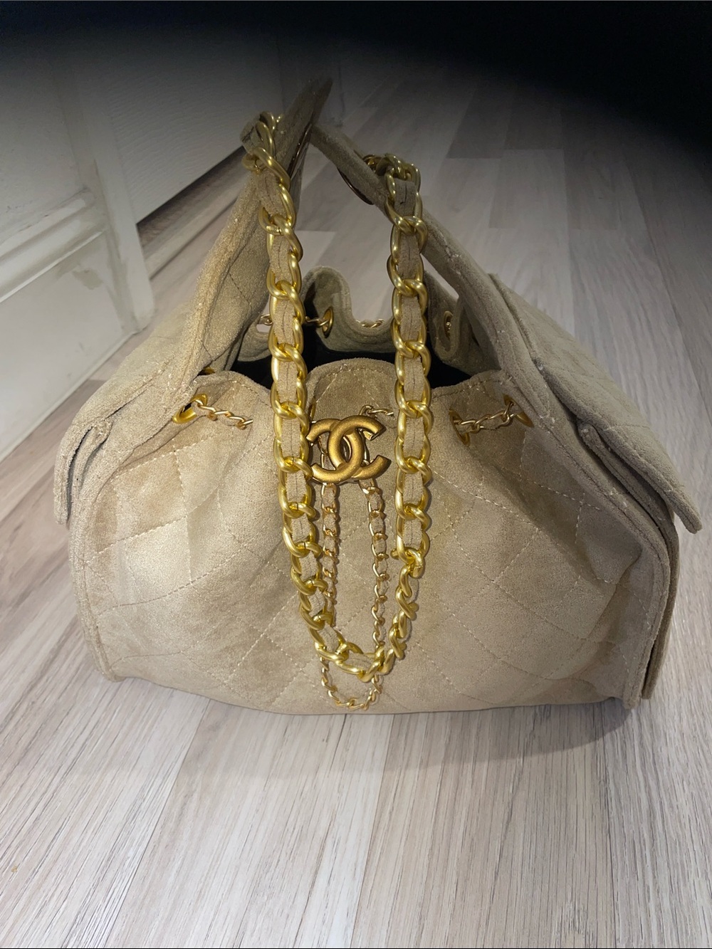 CHANEL Beige Quilted Shoulder Bag with Gold Chain